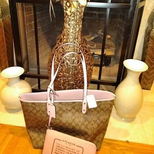 Brand NEW Reversible COACH PURSE w/ pouch